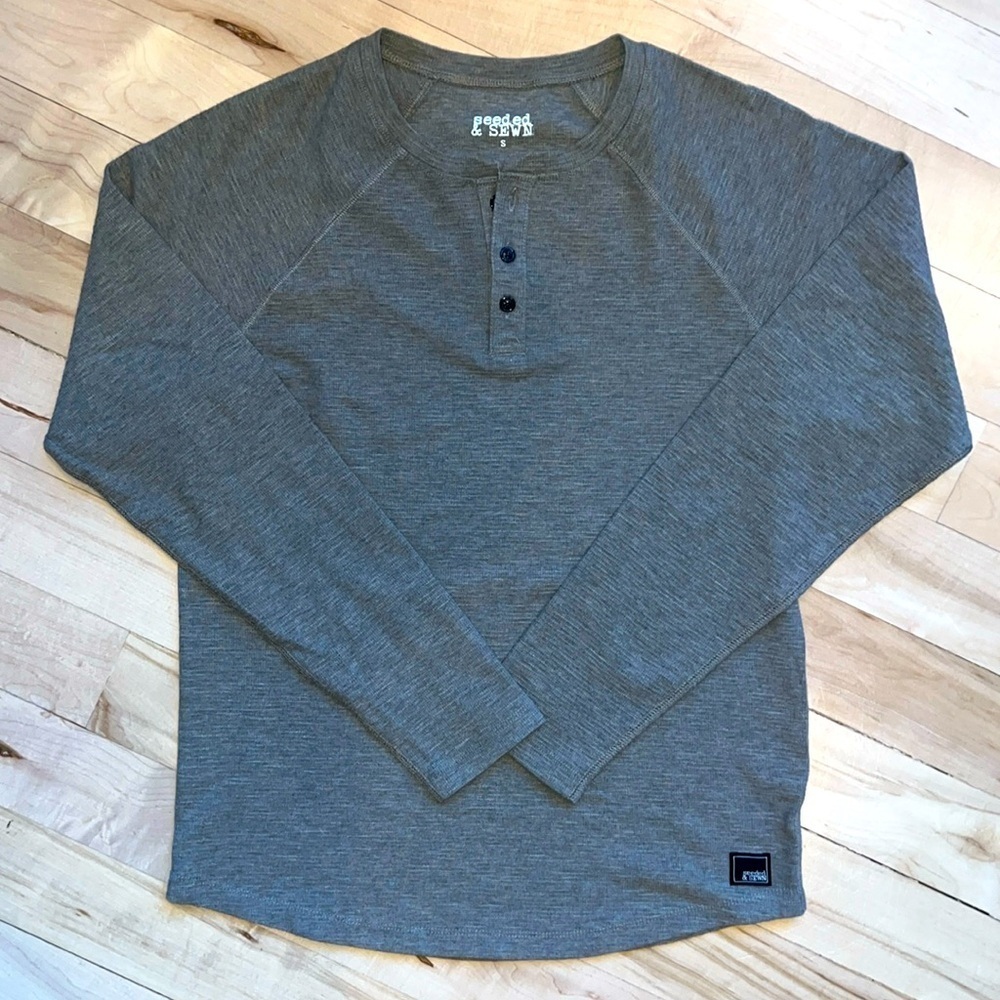 Men’s Seeded & Sewn Long Sleeve Henley - Picture 2 of 3